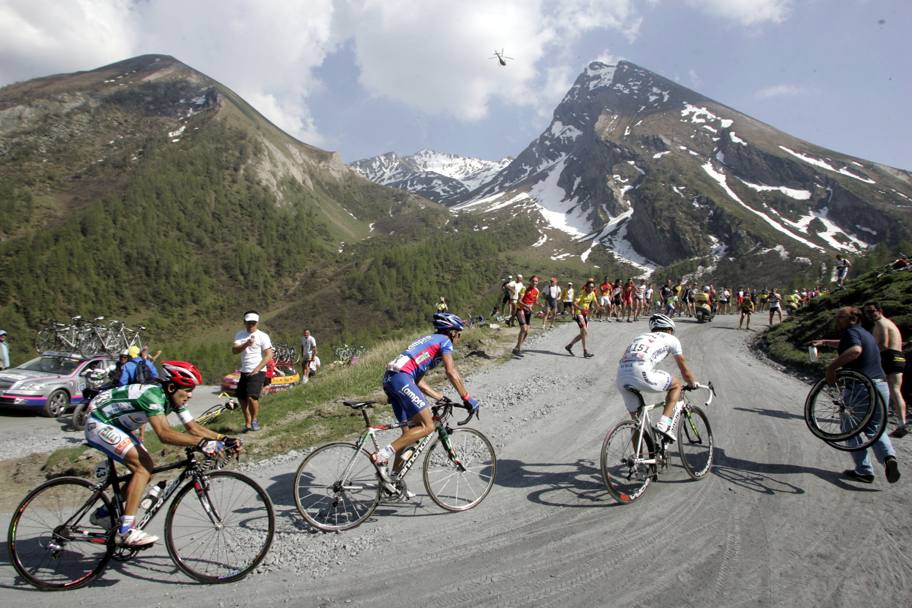Il Giro ha introdotto per la prima volta questa salita nel 2005. Nella foto Danilo Di Luca, Gilberto Simoni e Jos Rujano, che vincer la tappa. Ansa